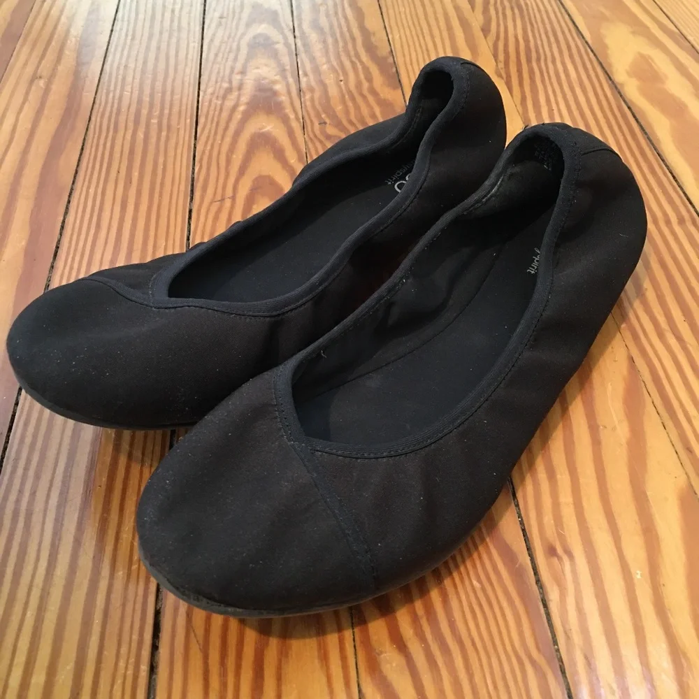 Host Pick: e360 Easy Spirit Flats 10M - Picture 2 of 6